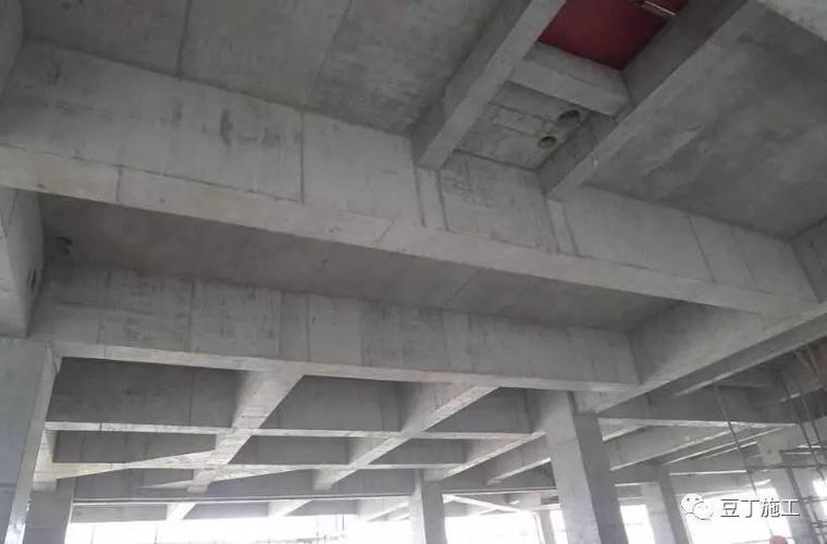 梁,柱混凝土结构构件成型质量较好